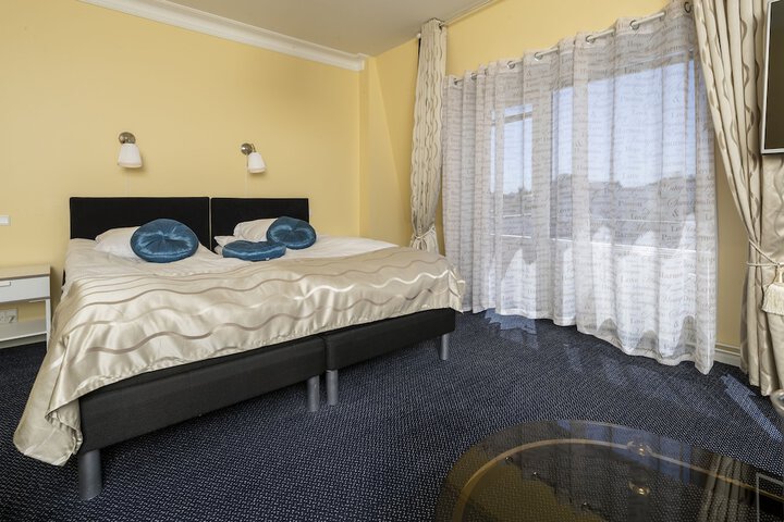 Room 14 of 83
