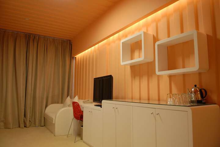 Room 4 of 11