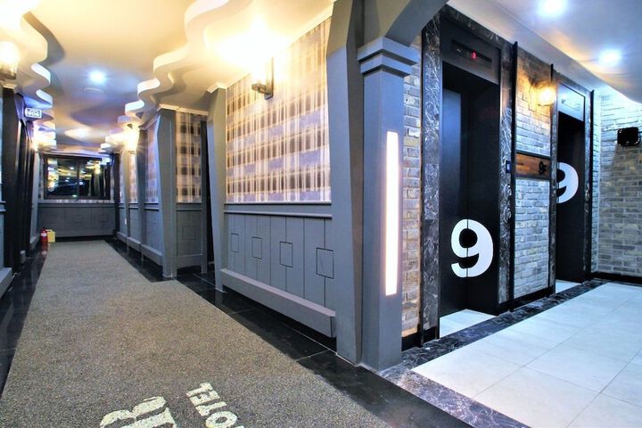 Ballroom/Hall 44 of 49