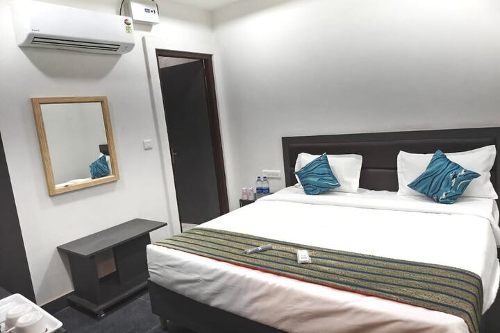 Room 5 of 29