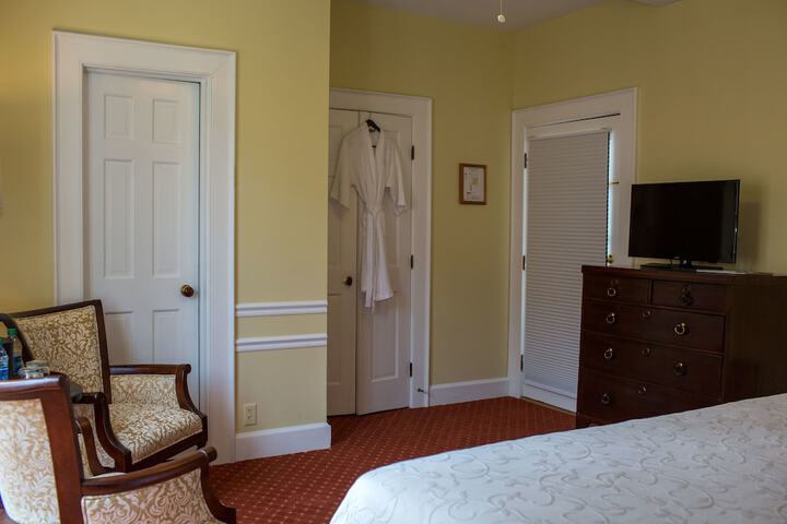Room 34 of 166