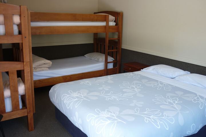 Room 5 of 94