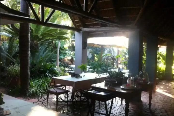 Dining 16 of 18