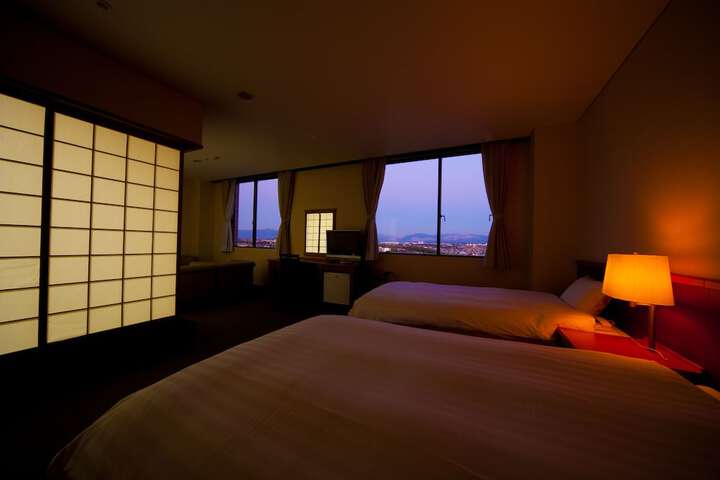 Room 6 of 75