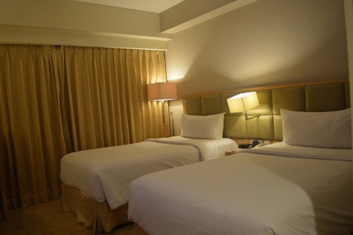 Room 6 of 32