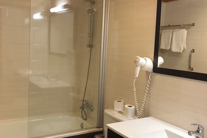 Room 14 of 33