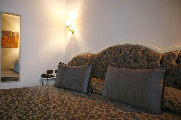 Room 17 of 38