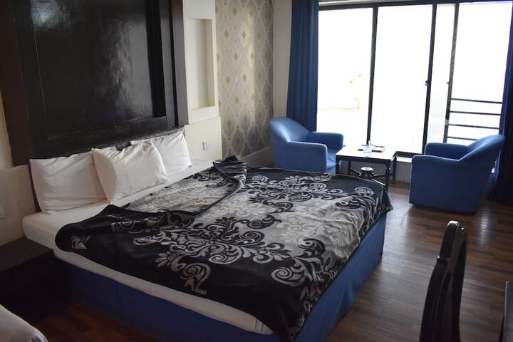 Room 3 of 12