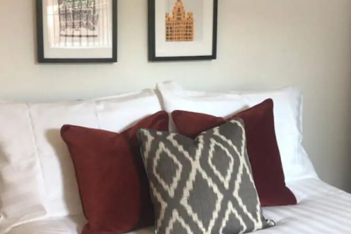 Room 10 of 33