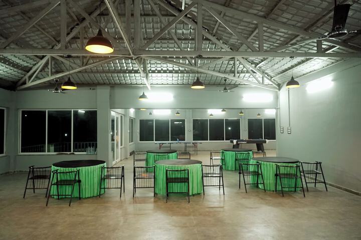 Dining 19 of 41