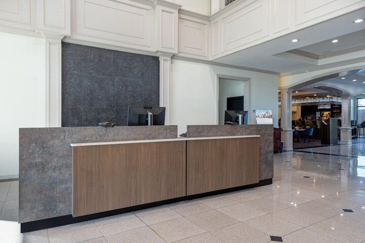 Entrance & Lobby