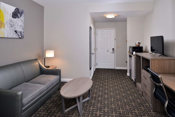 1 Queen Bed Second Floor Sofa Bed Sitting Area Work Desk WiFi Full Breakfast (3 of 19)