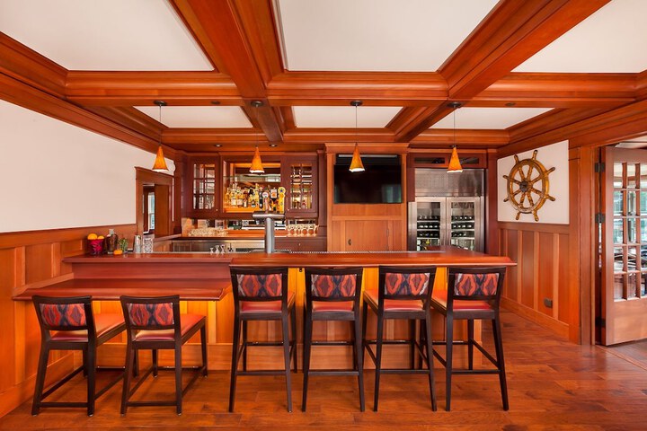 Lounge 126 of 147