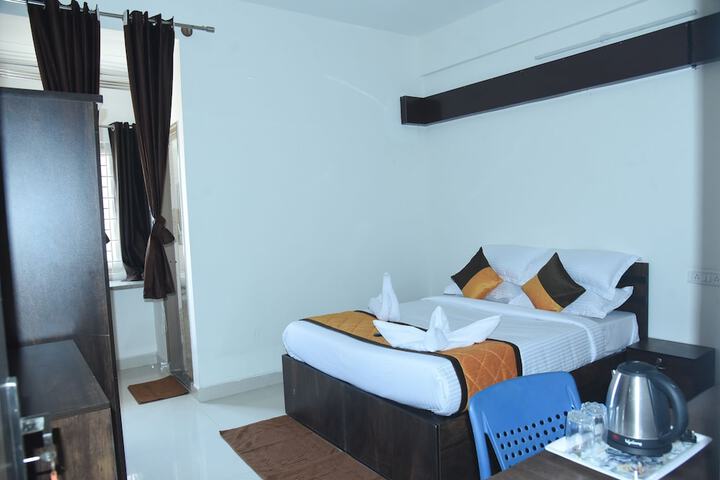 Room 7 of 12