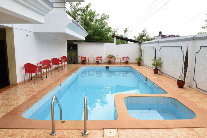 Pool Hotel