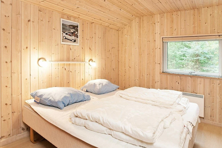 Room 5 of 18