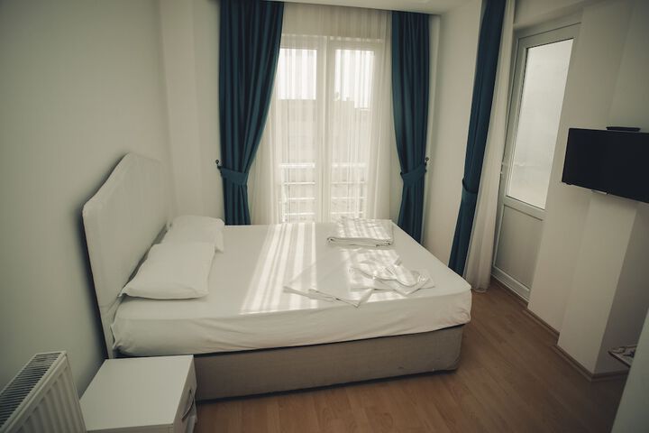 Room 3 of 10