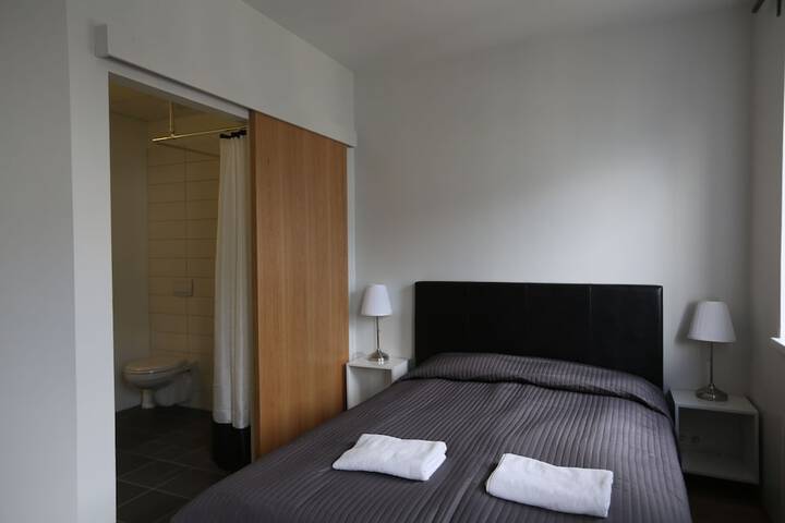 Room 3 of 32