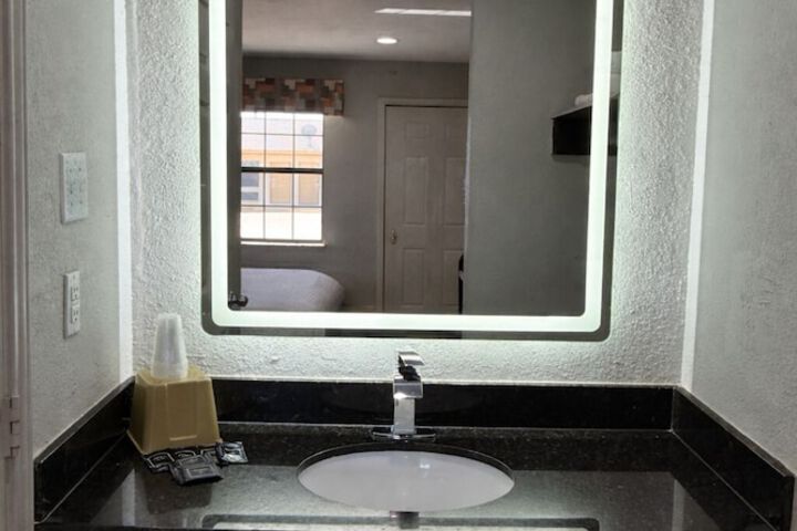 Room 15 of 22