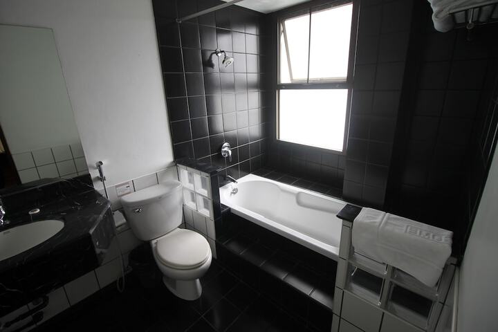 Room 42 of 167
