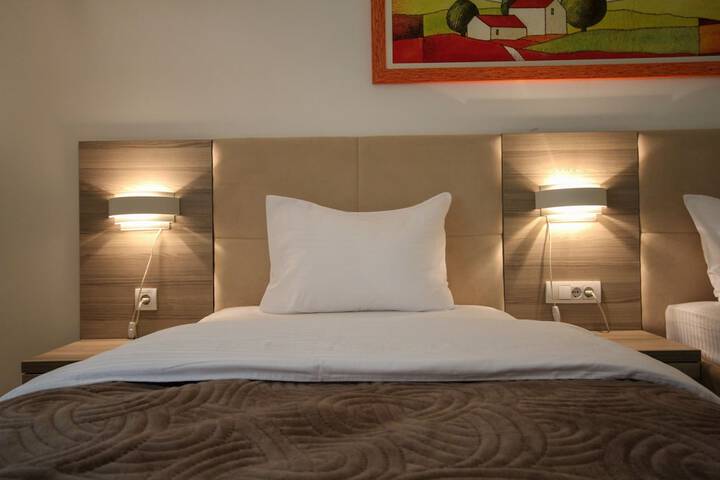 Room 6 of 35