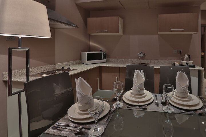 Room 6 of 40