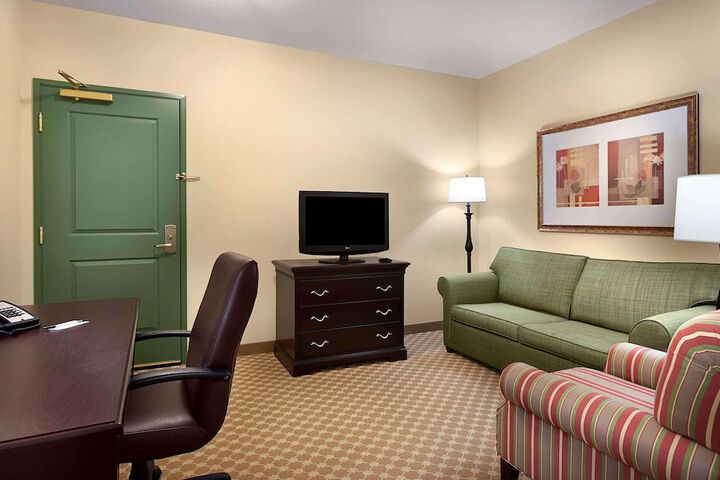 2 Queen Beds Suite (1 of 5)