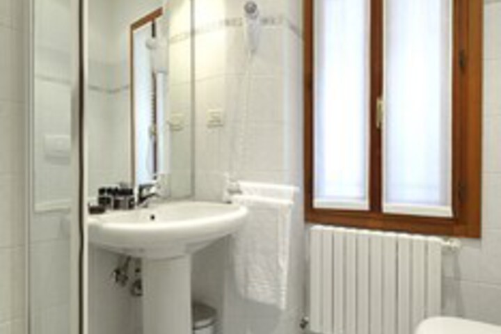 Room 7 of 37