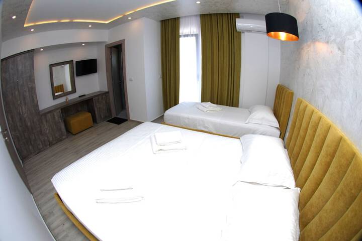 Room 9 of 103