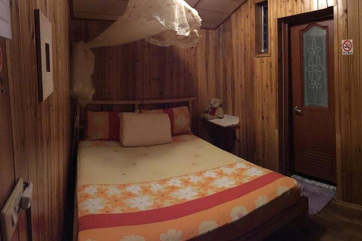 Room 6 of 92