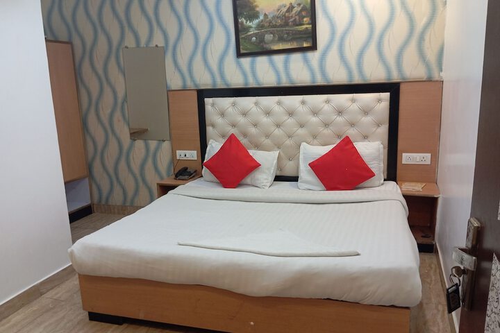 Room 7 of 33