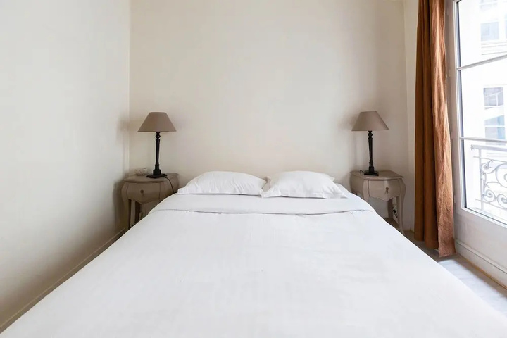 Room 3 of 10