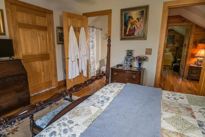 Room 2 of 11