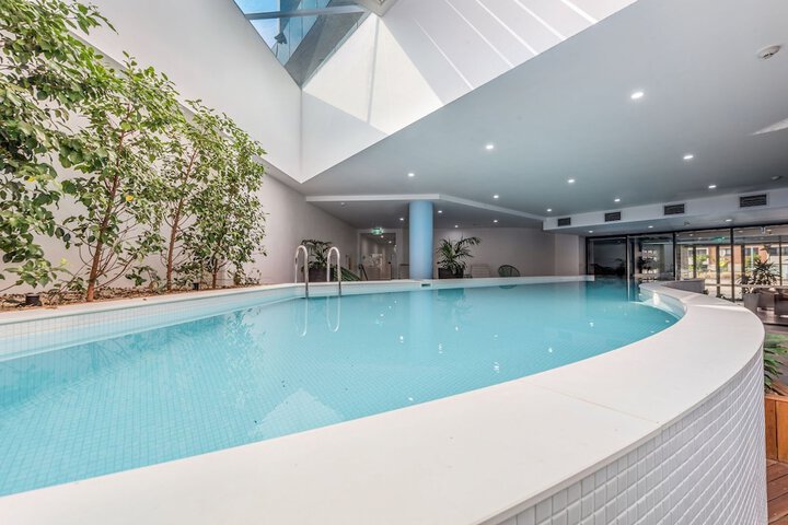 Pool 19 of 33