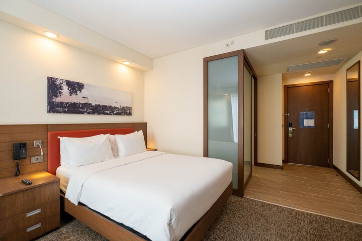 Room 4 of 69