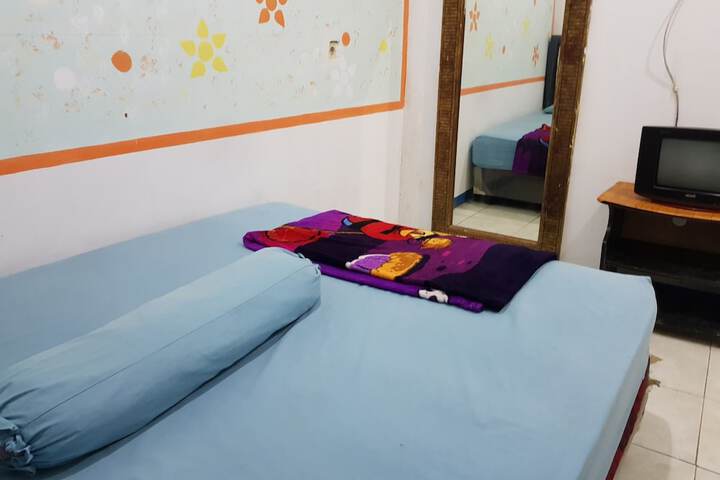 Room 9 of 12