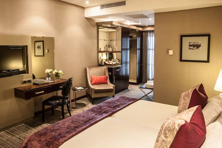 Room 4 of 79