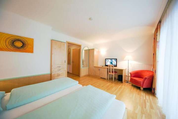 Room 10 of 20