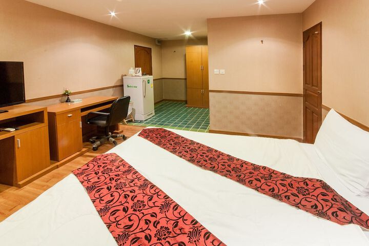 Room 12 of 35