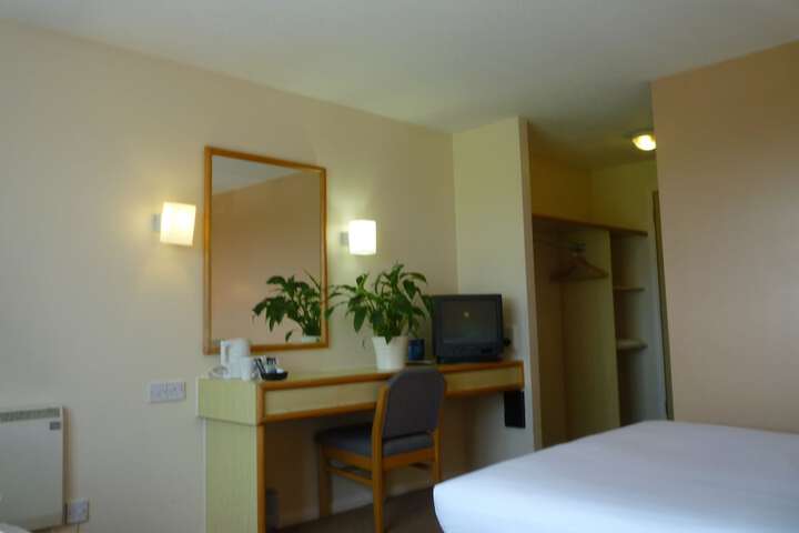Room 16 of 34