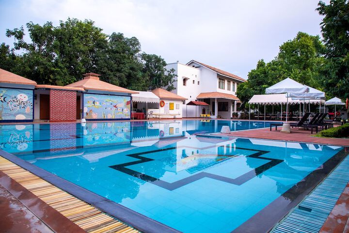 Hotel with Pool