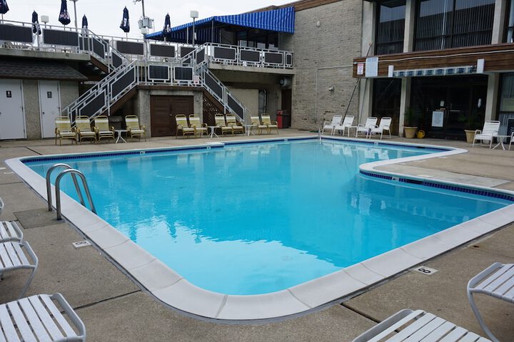 Pool 15 of 26