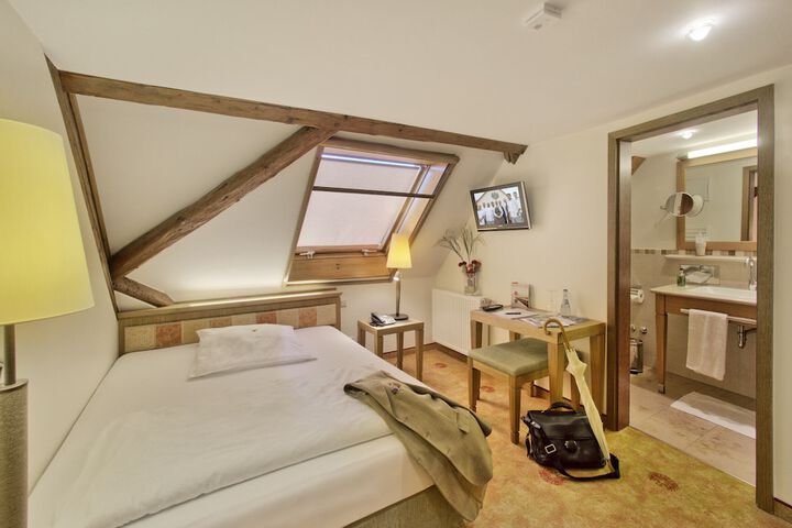 Room 2 of 17