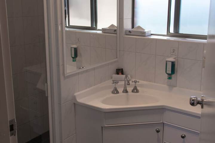 Room 43 of 64