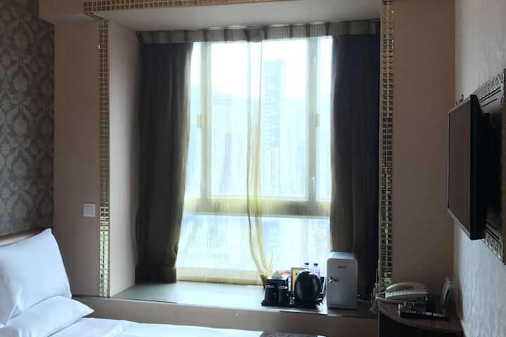 Room 5 of 25