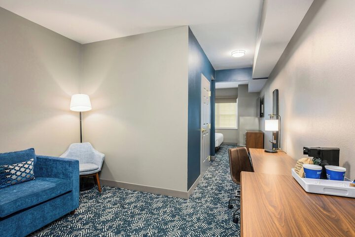 Room 43 of 84