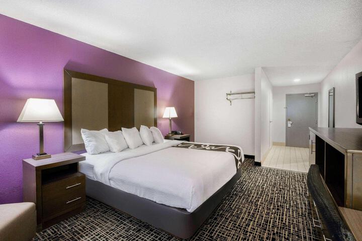 1 King Bed Accessible (5 of 10)