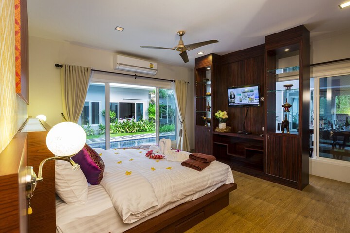 Room 2 of 43