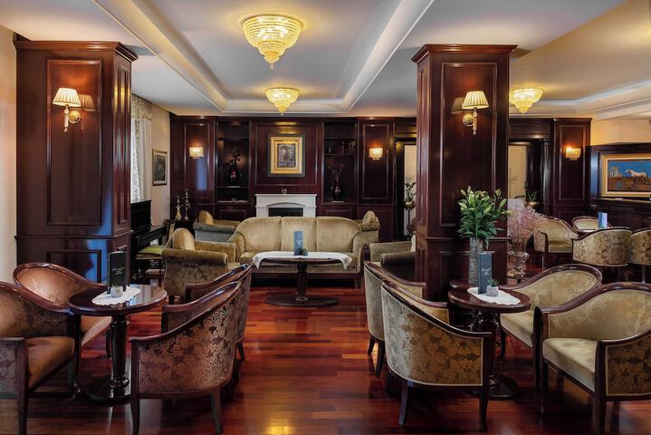 Lounge 50 of 60