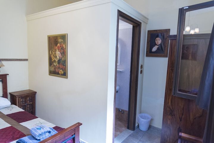 Room 44 of 69